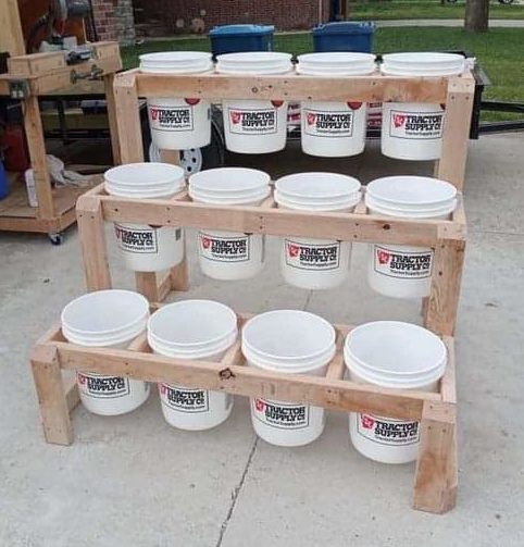bucket garden, container gardening, survival gardening, garden projects, prepper projects, buckets, growig in buckets,