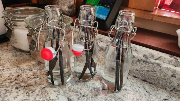 vanilla extract, how to make vanilla extract, homesteading, how to, diy, homestead, preparedness, prepper,